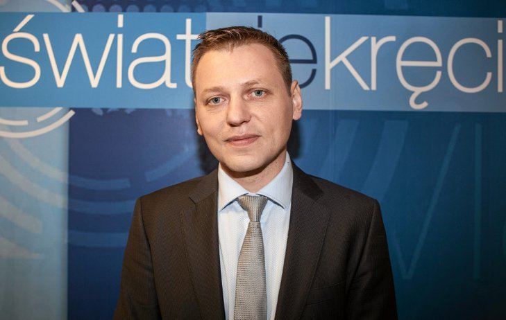 Norbert Maliszewski, pełnomocnik premiera, nominat PiS na stanowisko szefa Centrum Analiz Strategicznych, połączył pogrzeb ojca z pochwałą dla rządu.