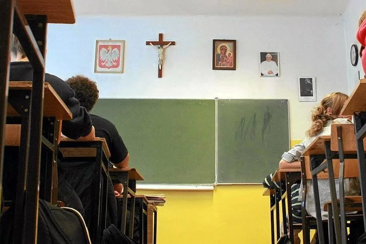 Katecheta z Rokietnicy koło Poznania miał nazwać dzieci zbierające cukierki podczas Halloween sakramentalnymi dziwkami.