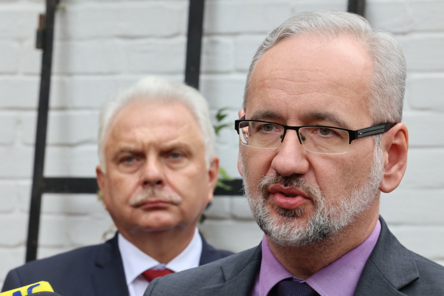 Do piątku rząd ma wprowadzić nowe obostrzenia w epidemii COVID-19.