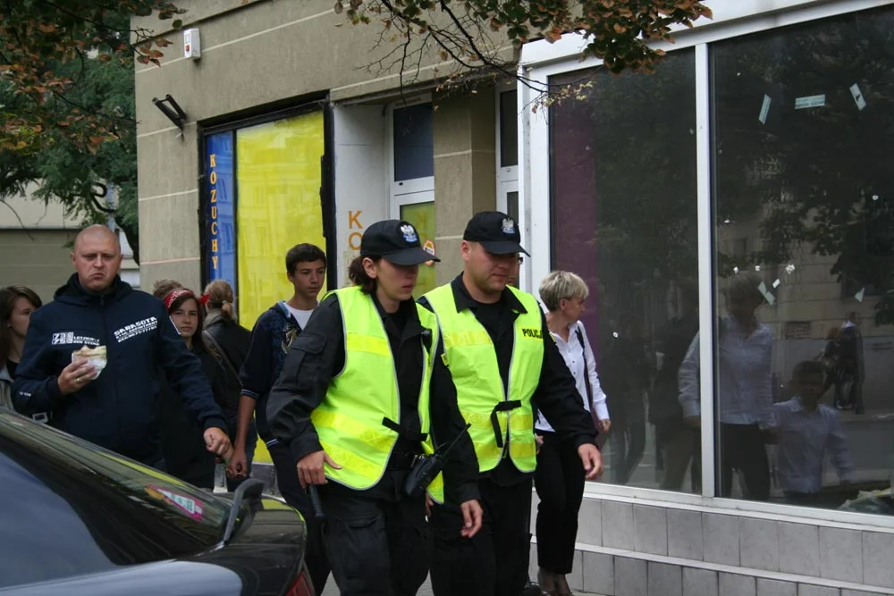 Patrol ktory mnie spisał i  gonił do klatki schodowej