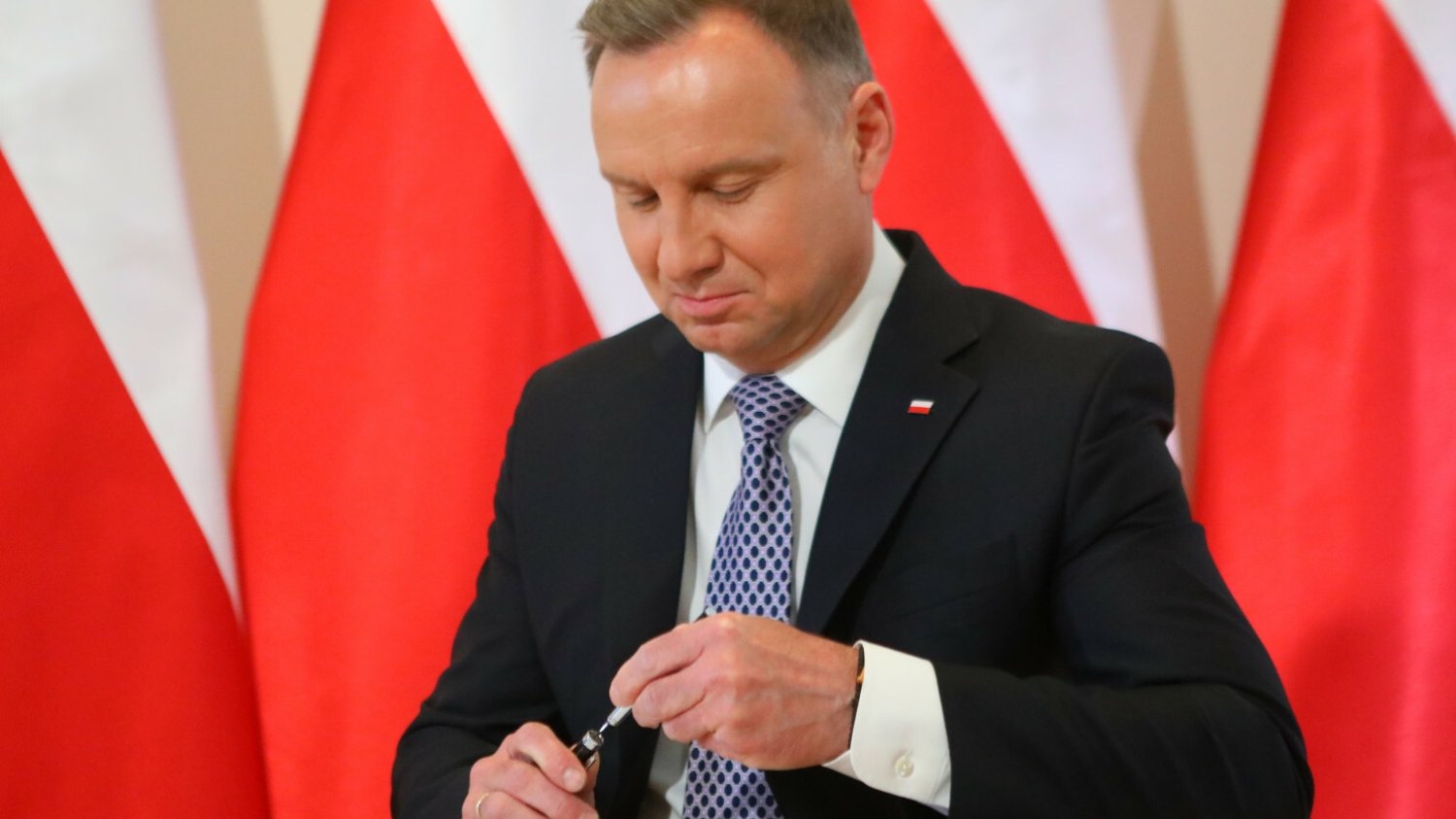 Duda przypomniał sobie o groźbach wobec Tuska? Zwrot ws. podpisanych ustaw.