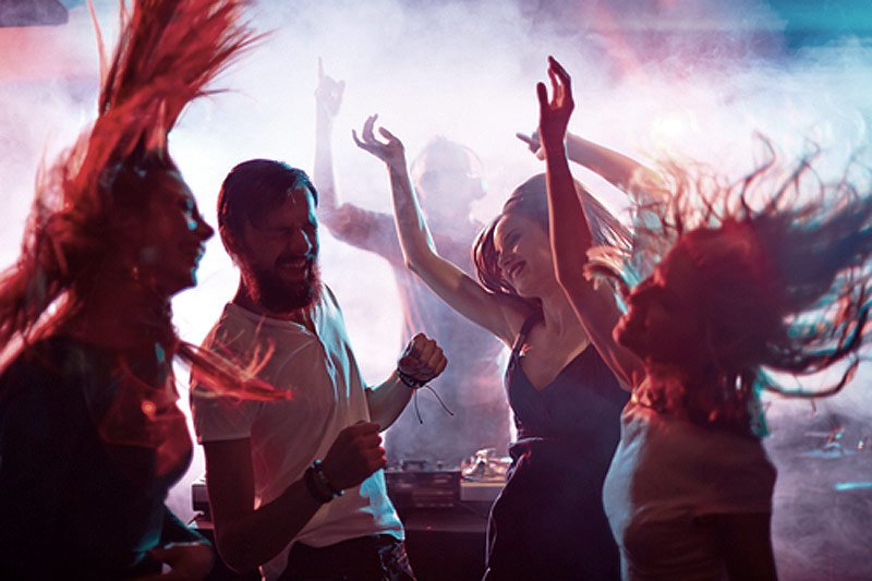 Dla niektórych Rosjanek szansa na poimprezowanie w Polsce to sposób na poszukiwanie męża z Zachodu.