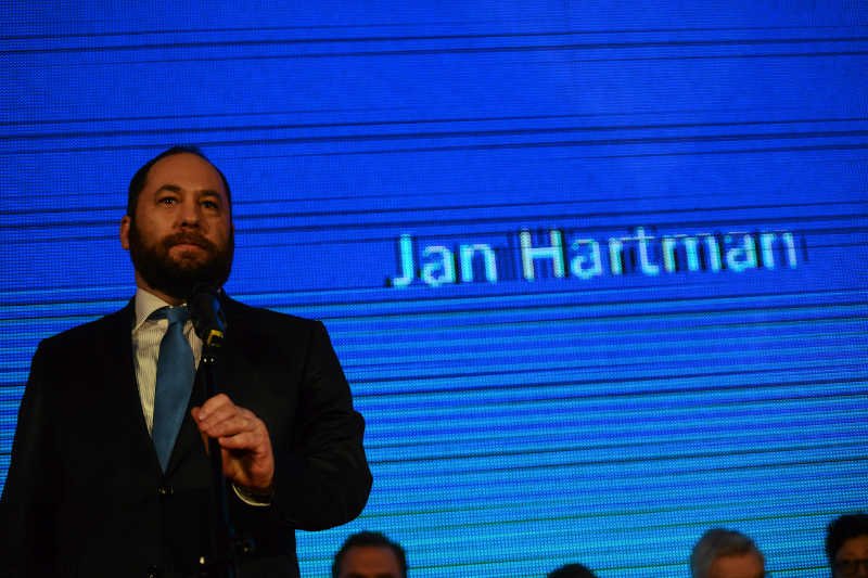 Jan Hartman negatywnie ocenia sugerowanie, że Jan Paweł II miał syna oraz komentowanie tego, co zrobił Janusz Palikot.