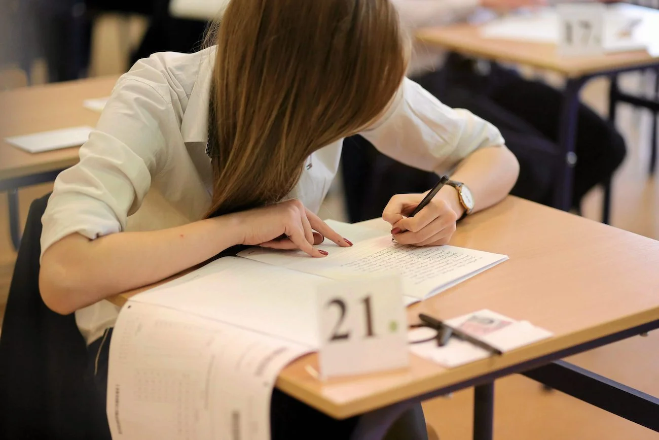 Część uczennic i uczniów w Polsce jest wyśmiewana lub zawstydzana przez nauczycielki z powodu wyglądu.