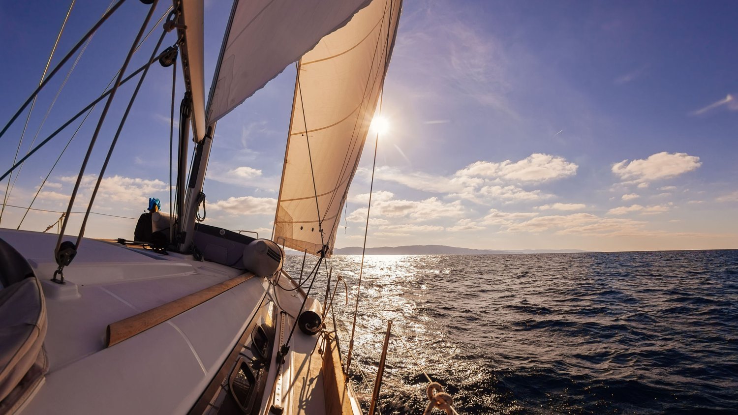 Wakacje na żaglówce wbrew pozorom nie kosztują więcej niż urlop w hotelu.