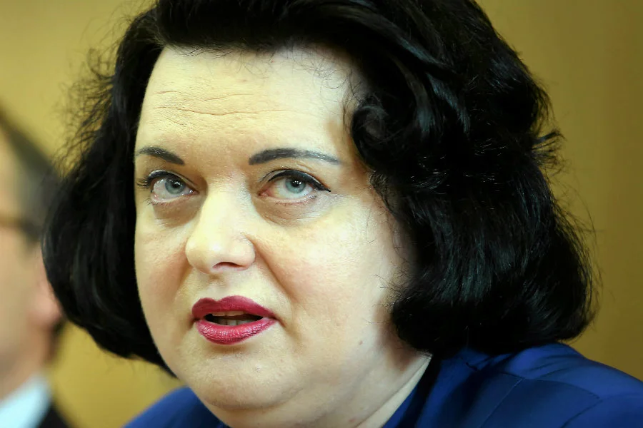 Posłanka PiS Barbara Dziuk podała dalej fake newsa o śmierci aktora Franciszka Pieczki.