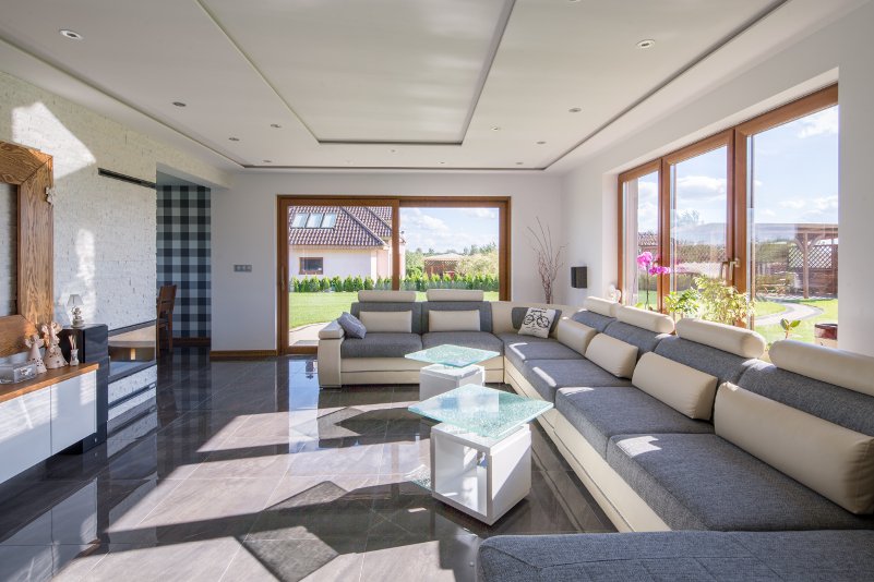 Dom można urządzić w różnym stylu. Konwencję możemy jednak przełamać jednym detalem, który wyrazi naszą osobowość • [url=https://oknoplast.com.pl/]Oknoplast[/url]