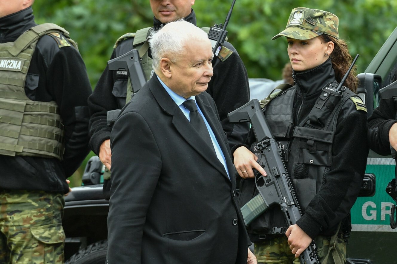 Białoruskie śmigłowce w Polsce. Jarosław Kaczyński wreszcie zabrał głos.