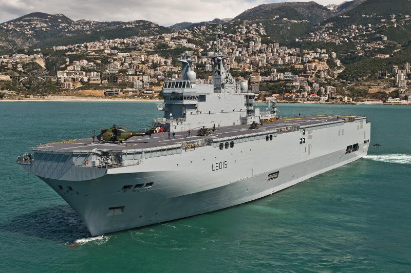 Francja głośno krytykuje Rosję, a po cichu... szkoli rosyjskich żołnierzy na okręty Mistral