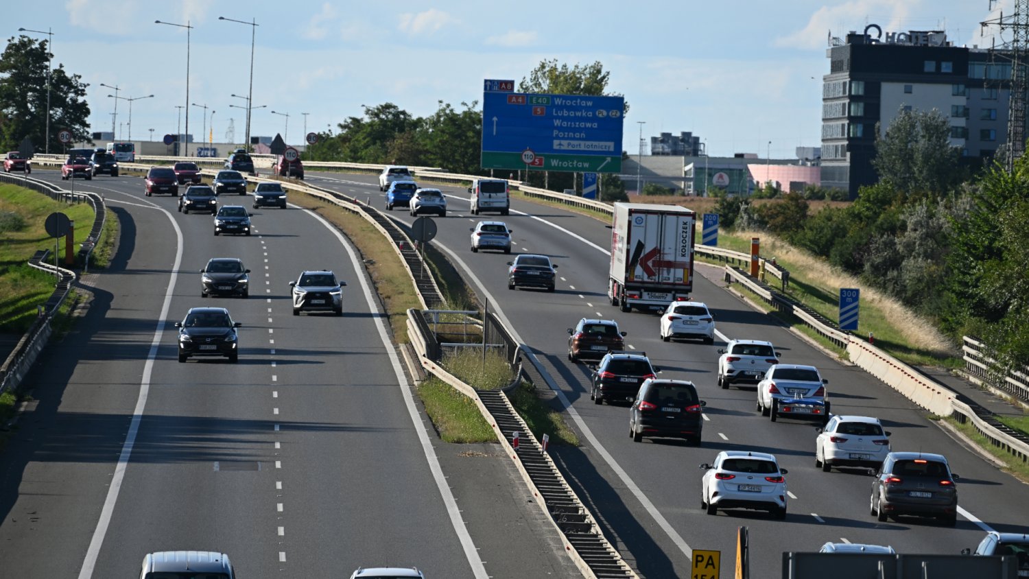 Jakie auta kupują Polacy? Raport za pierwszy kwartał 2026 pokazał zaskakujące wnioski
