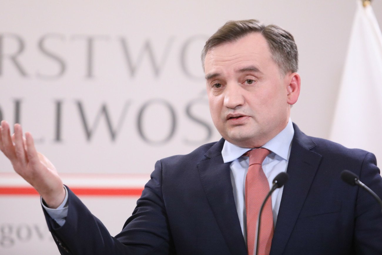 Dziennikarze postanowili wypytać Zbigniewa Ziobrę o informacje, zgodnie z którymi polskie służby używały systemu Pegasus do inwigilowania m.in. obecnego senatora PO, Krzysztofa Brejzy.