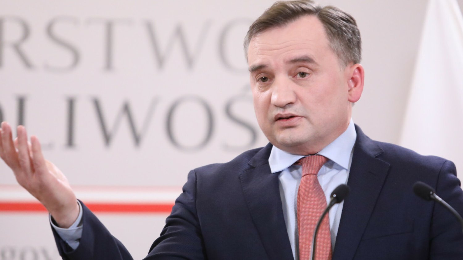 Dziennikarze postanowili wypytać Zbigniewa Ziobrę o informacje, zgodnie z którymi polskie służby używały systemu Pegasus do inwigilowania m.in. obecnego senatora PO, Krzysztofa Brejzy.