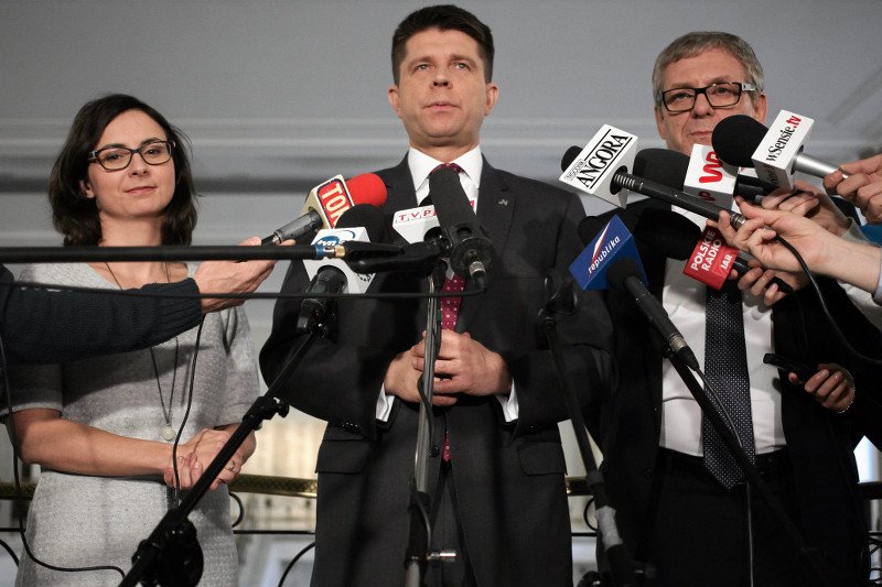 Najważniejsze wydarzenia polityczne minionego roku? Między innymi wybory oraz powstanie nowych ugrupować – .Nowoczesnej i Kukiza'15.