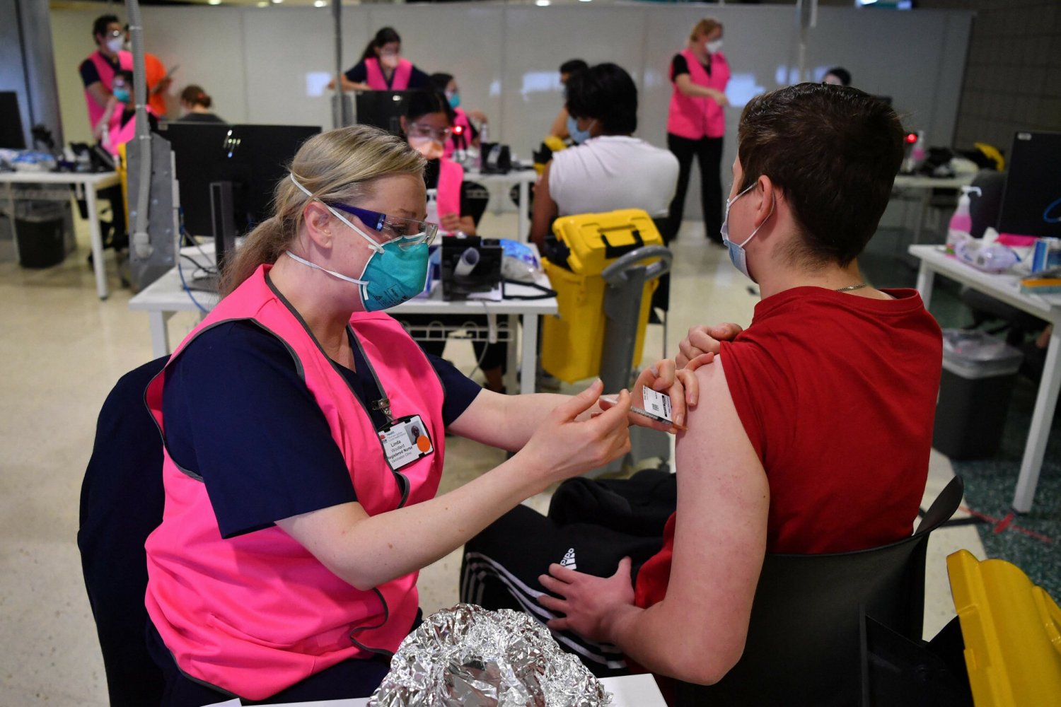 Jak mówi dr Anthony Fauci szczepienia mają być kluczem do utrzymania wirusa w ryzach.