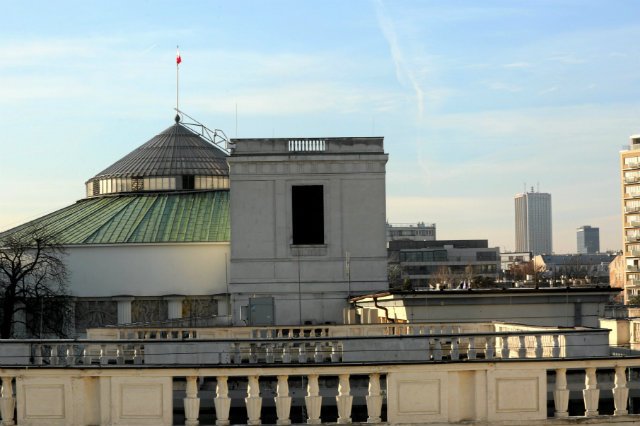 Przy jednym z wejść do Sejmu funkcjonariusze BOR zobaczyli podejrzaną paczkę.