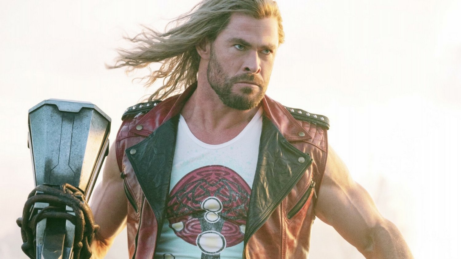 "Thor: Miłość i grom" został zjedzony przez żarty Taiki Waititiego. Chris Hemsworth jako Thor w filmie "Thor: Miłość i grom".