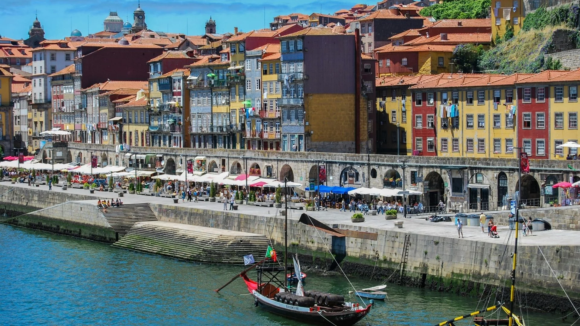 LOT otwiera nową trasę. Zabierze nas do jednego z najstarszych miast Portugalii