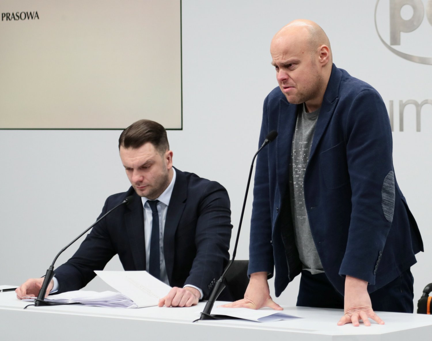 Paski TVP wyraźnie sugerowały, że telewizja publiczna stoi po stronie Łukasza Mejzy.