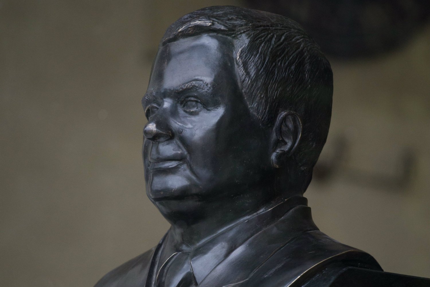 Władze Warszawy chcą zaskarżyć decyzję w sprawie lokalizacji pomnika Lecha Kaczyńskiego