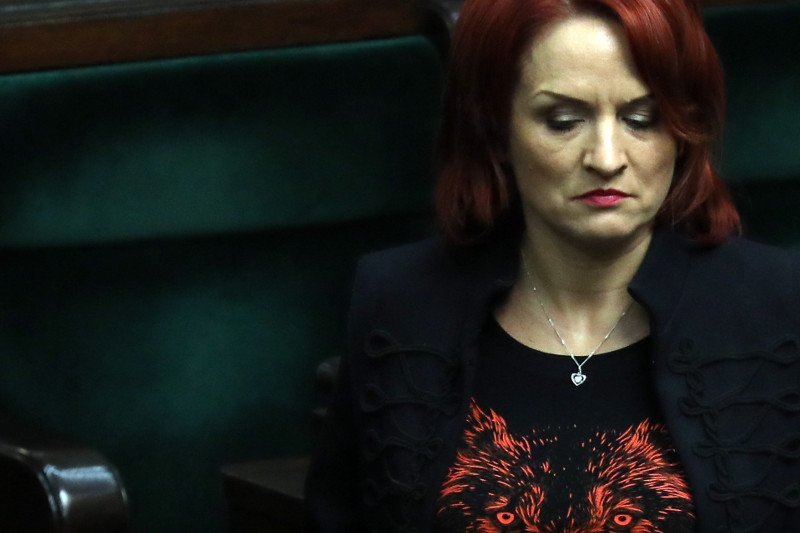 Bernadetta Krynicka twierdzi, że niepełnosprawni muszą iść do społeczeństwa. Sama uciekła przed protestującymi w Sejmie.