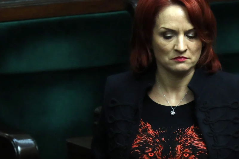 Bernadetta Krynicka twierdzi, że niepełnosprawni muszą iść do społeczeństwa. Sama uciekła przed protestującymi w Sejmie.