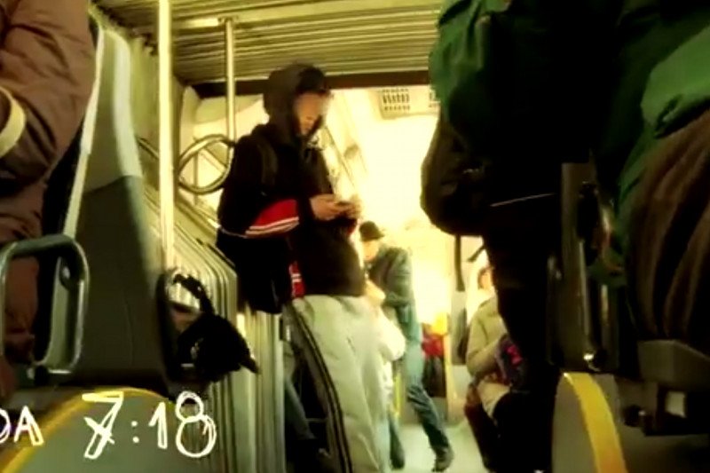 Komórkowi didżeje są zmorą większości pasażerów komunikacji miejskiej