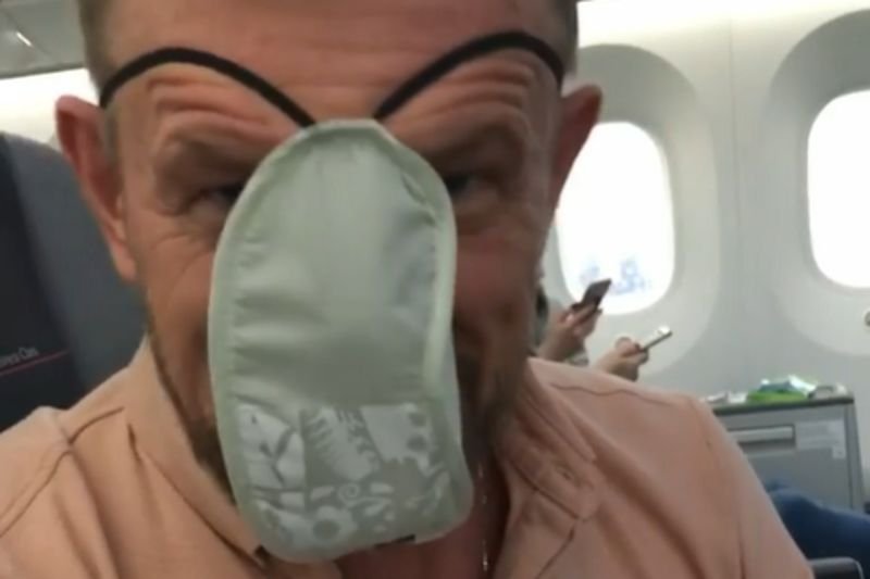 Cezary Pazura zażartował sobie z maseczek antywirusowych.