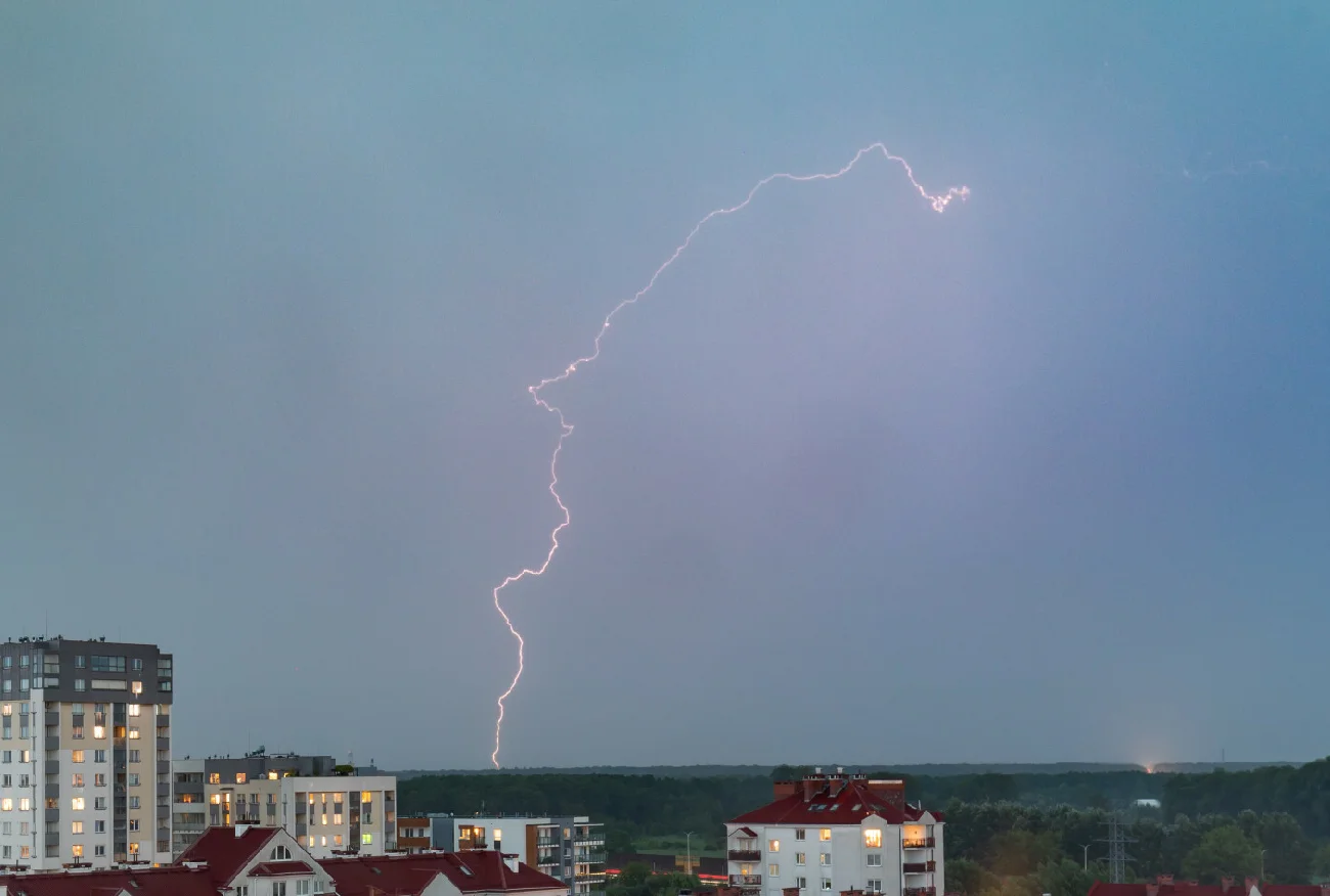 Pogoda na wakacje. IMGW i RCB wydały alerty przed burzami.