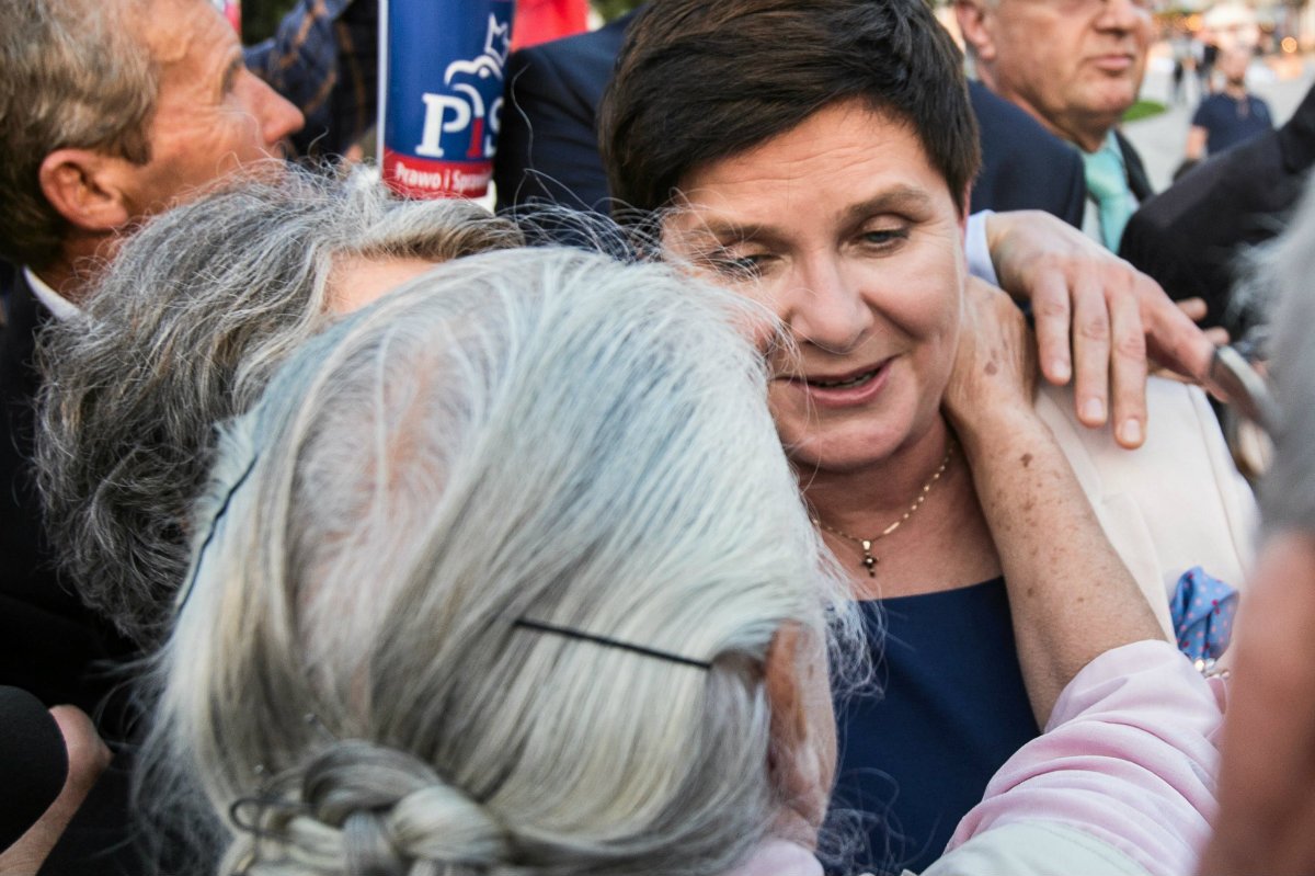 Wyborcy PiS powiedzieli, dlaczego głosują na tę partię. Jako główne powody w badaniu Pollstera dla "Super Expressu" wymienili politykę społeczną tej partii.