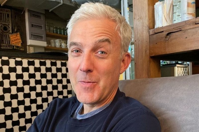 Hubert Urbański pokazał się na planie "Milionerów" bez maseczki ochronnej.