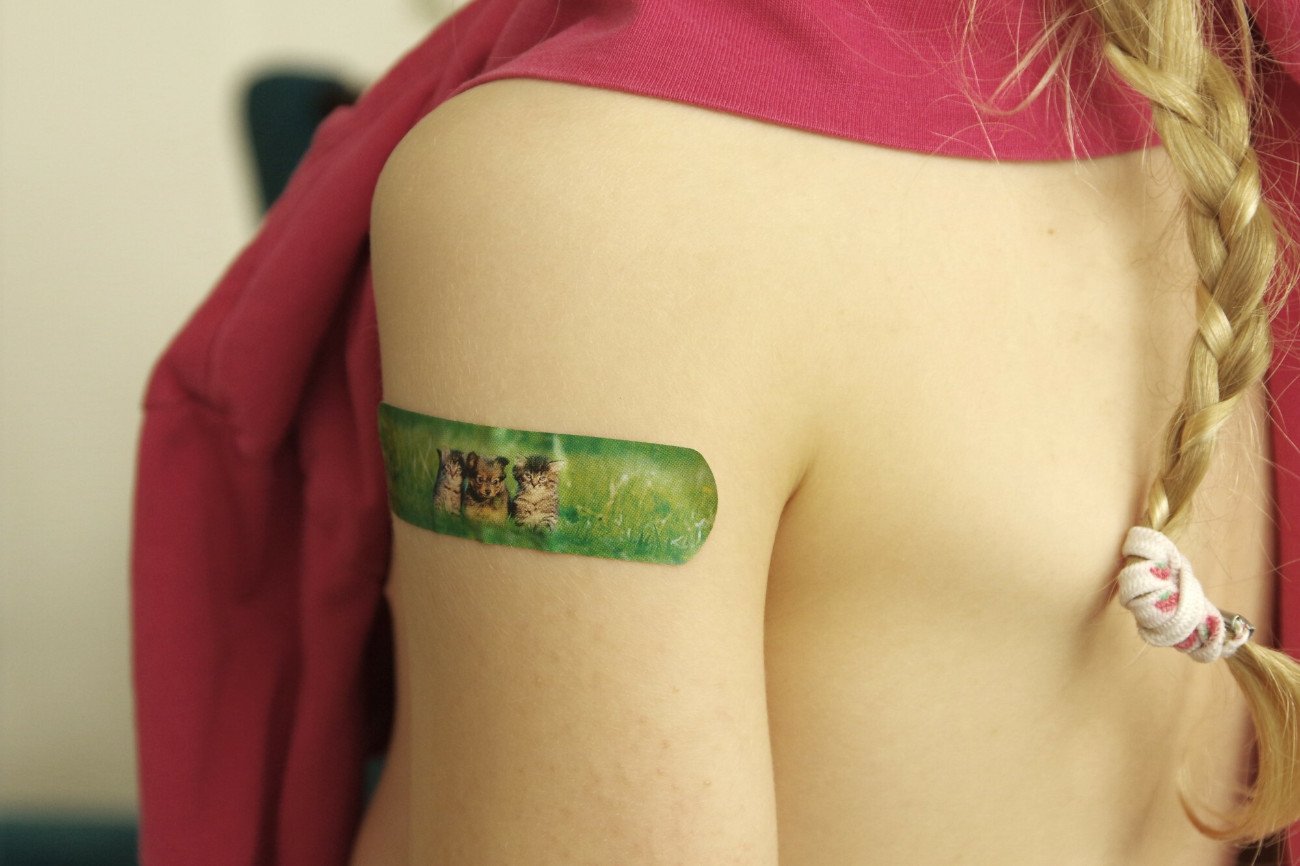 Skuteczną ochronę przed rakiem szyjki macicy daje powszechne szczepienie nastolatek przeciw wirusowi HPV.