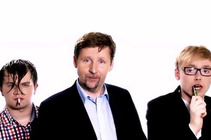 Marek Migalski w spocie wyborczym przedstawia się jako obrońca palaczy i wolności.