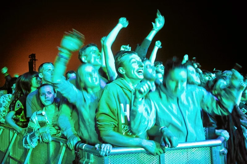 Publiczność podczas koncertu w ramach Heineken Opener Festival 2012.