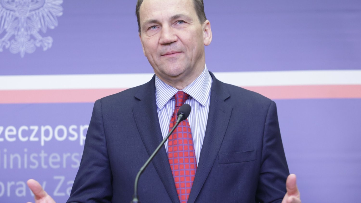 Sikorski nie jedzie na razie do USA. Ujawniono powód takiej decyzji.
