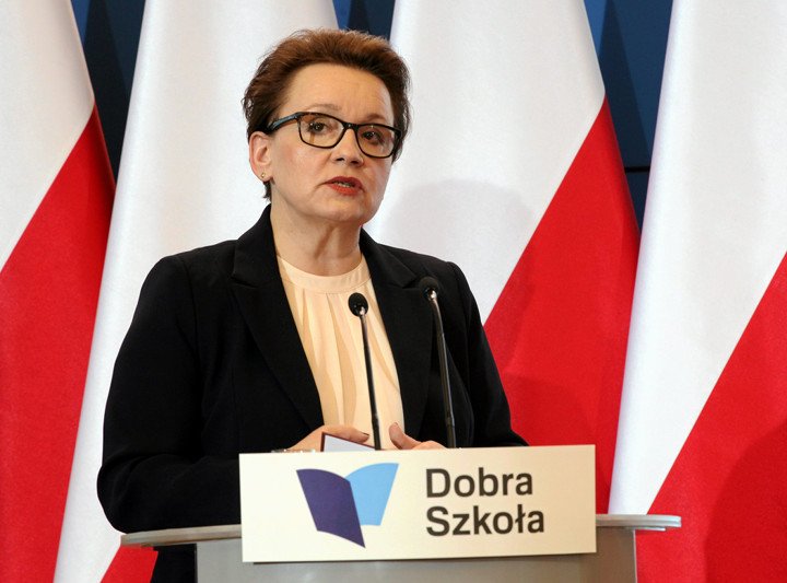 Minister Anna Zalewska zignorowała opinie ekspertów i zrealizowała obietnice wyborcze PiS