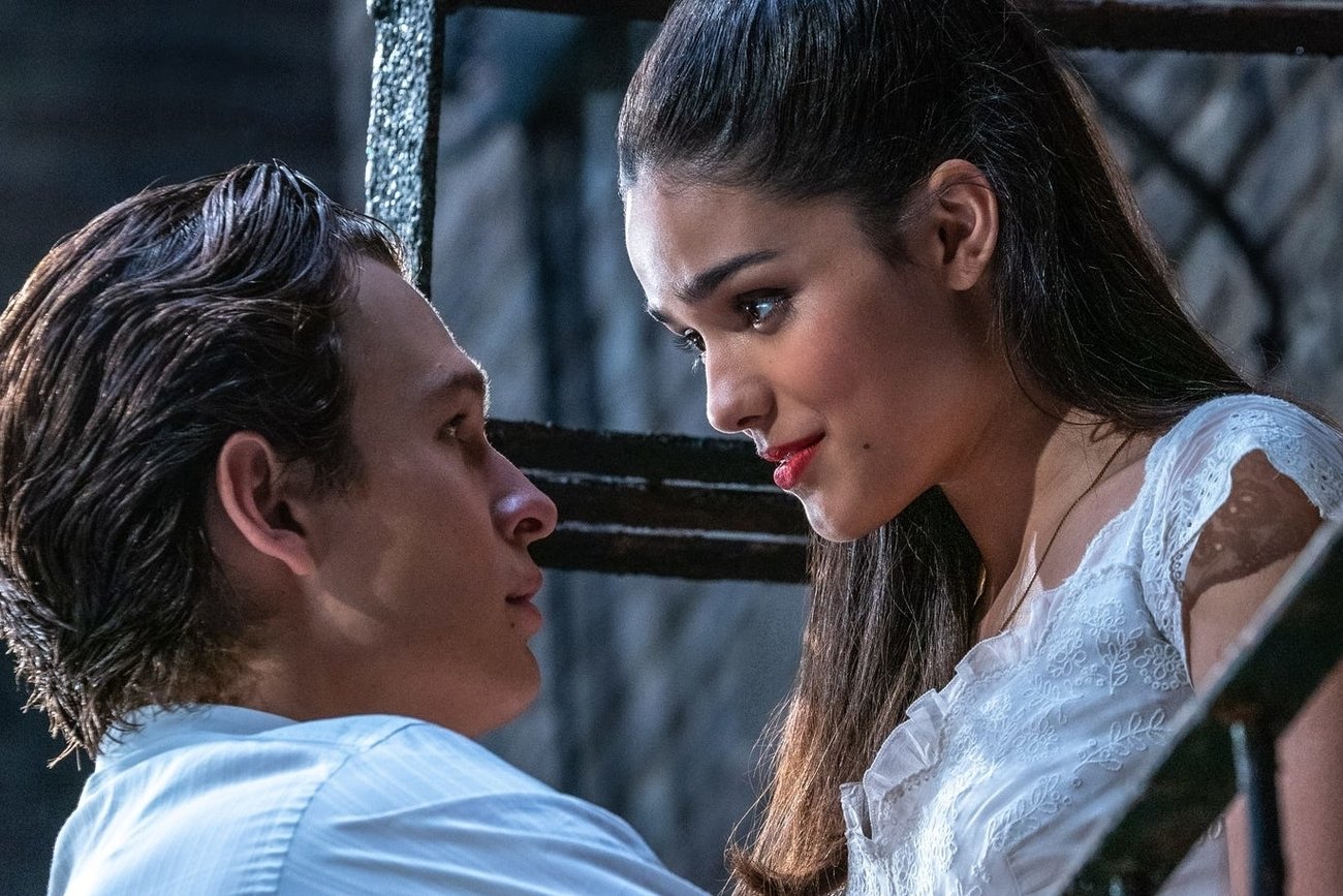 "West Side Story" to Romeo i Julia w Nowym Jorku lat 50. XX wieku.