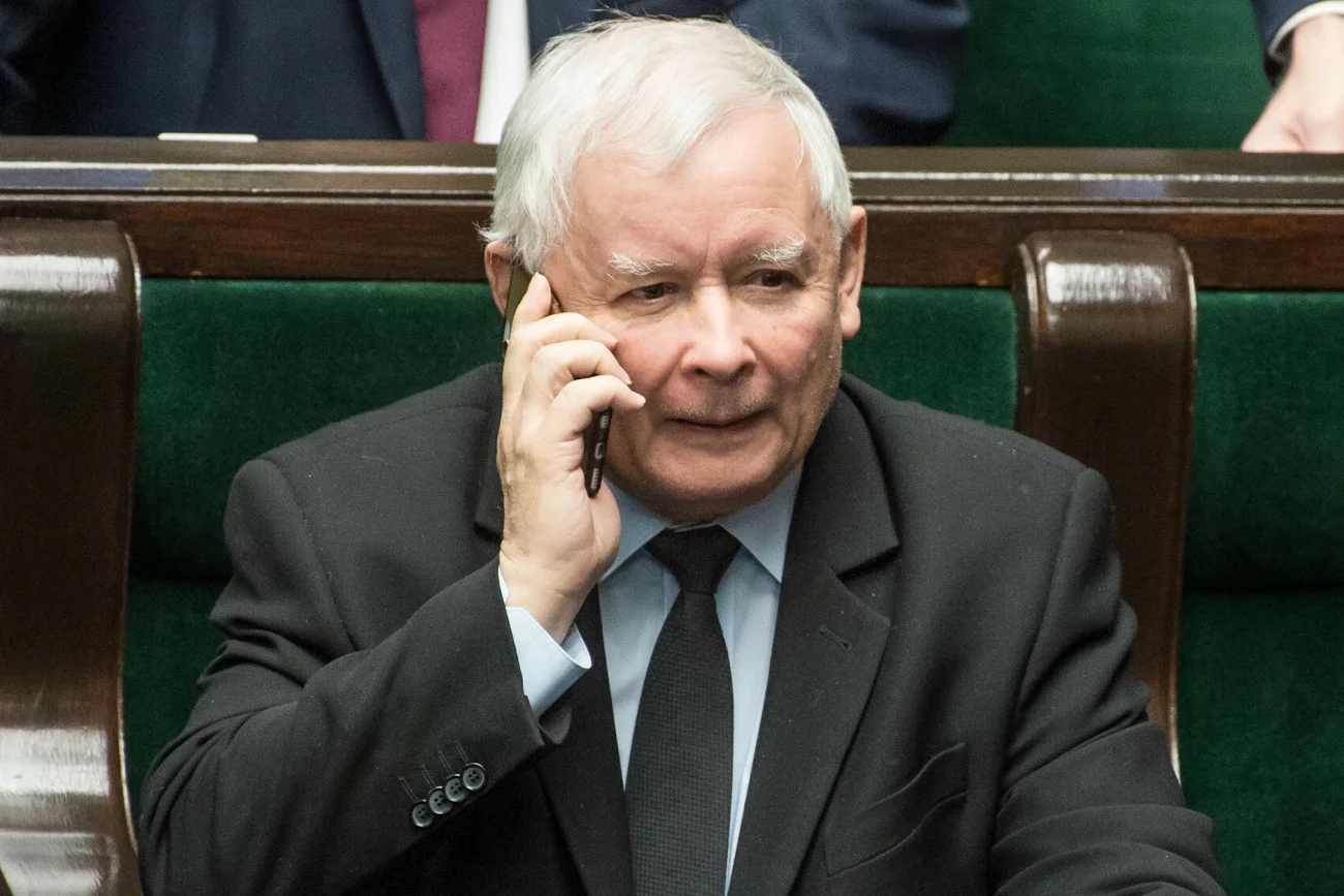 Jan Maria Tomaszewski zmaga się obecnie z COVID-19, co stanowi spore zmartwienie dla jego kuzyna Jarosława Kaczyńskiego.
