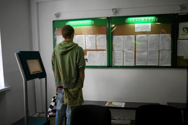 W konsekwencji wprowadzenia obostrzeń związanych z epidemią koronawirusa wiele osób straciło pracę z dnia na dzień.