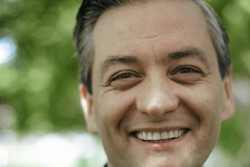 Robert Biedroń wolałby, żeby wydatki na armię były mniejsze, a pieniądze z budżetu częściej szły na pomoc socjalną.