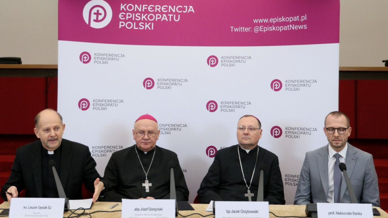 Akt MEN dot. lekcji religii w szkołach jest niezgodny z Konstytucją. TK wydał wyrok TK podjął decyzję ws. lekcji religii w szkołach. Rozporządzenie MEN jest niezgodne z Konstytucją