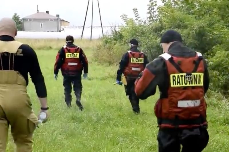 Ciało 71-letniej Marty B. znaleziono nieopodal jej domu.