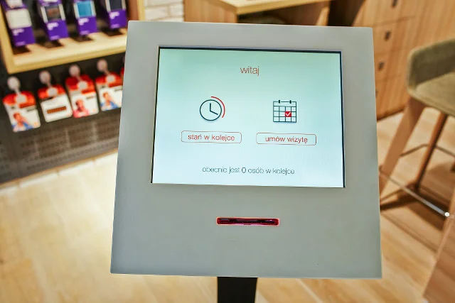 Koniec z długimi kolejkami! Inteligentny system obsługi ruchu pozwala na wybranie terminu wizyty lub zapisanie się do kolejki.