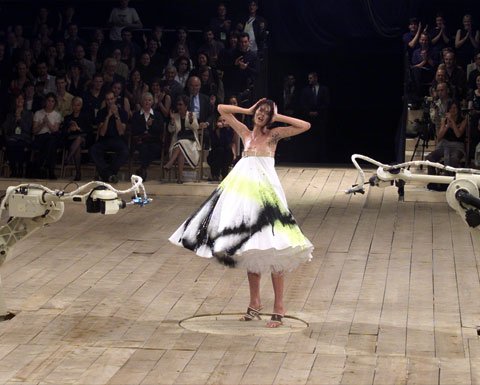 Alexander McQueen: kolekcja Shalom Harlow na wiosnę/ lato 1999