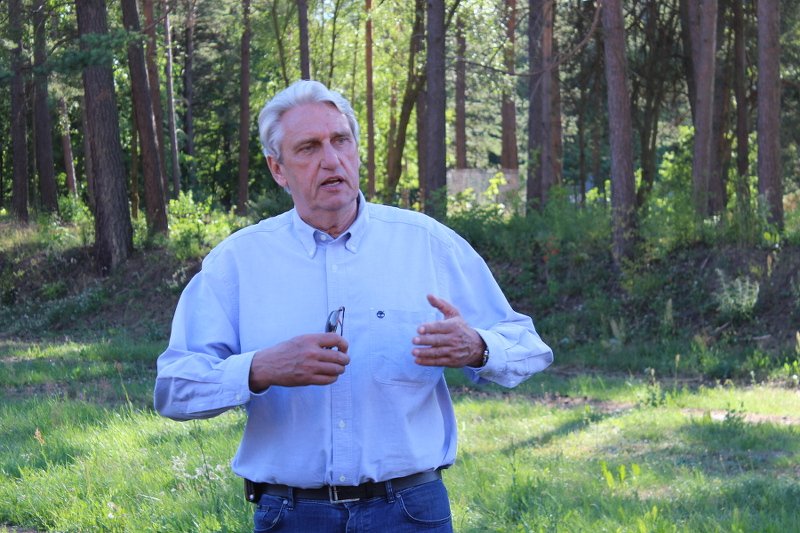 Bogusław Wołoszański na planie zdjęciowym najnowszej serii "Sensacji XX wieku".