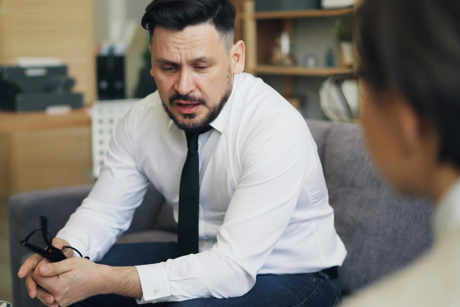 Inteligentne osoby tak kończą rozmowę. 12 przykładów zdań