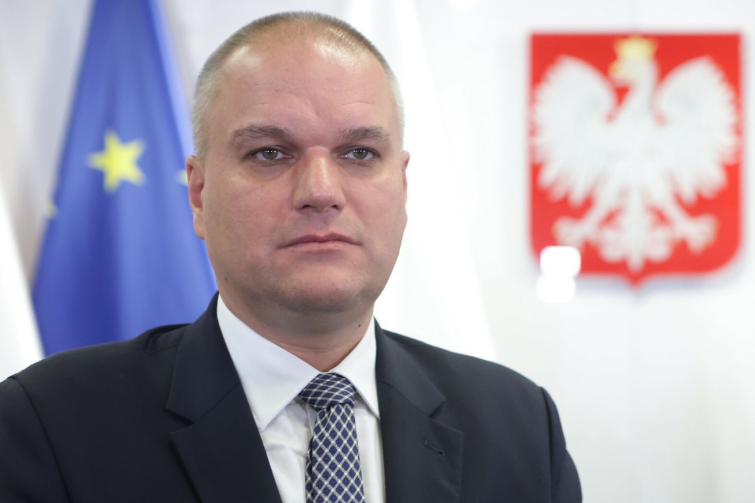 Czy polskimi wizami handlowano na straganach? Były ambasador RP w Indiach odpowiada.
