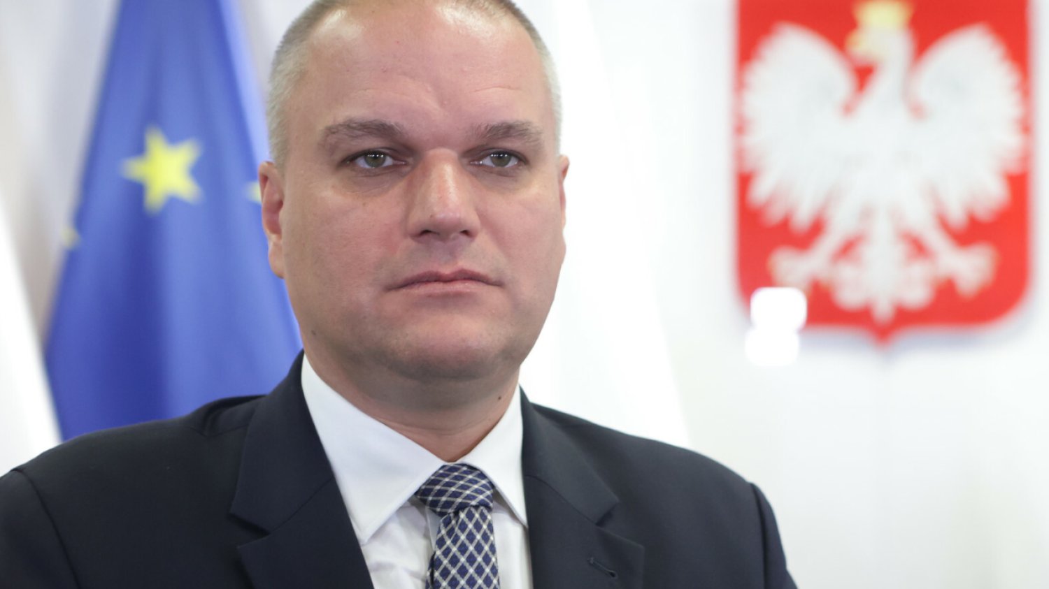 Czy polskimi wizami handlowano na straganach? Były ambasador RP w Indiach odpowiada.