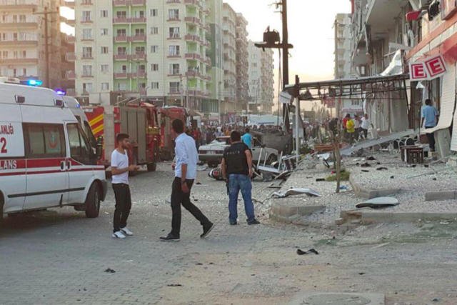 Pod szpitalem w Kiziltepe panuje chaos i panika.