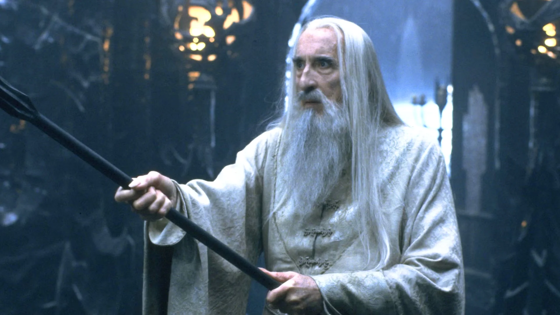 Christopher Lee jako Saruman Biały w filmie "Władca Pierścieni: Drużyna Pierścienia"