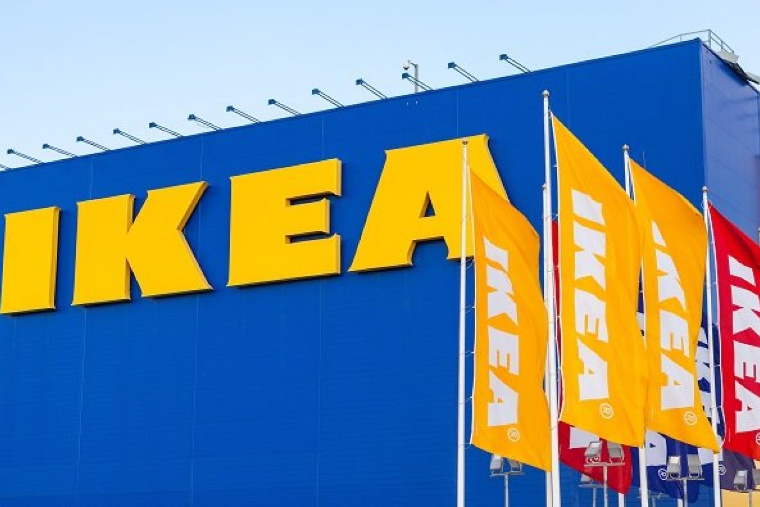 IKEA wydała oświadczenie ws. ochrony pracowników przed dyskryminacją. Były pracownik miał pisać kolegom o tym, że osoby nieteronormatywne zasługują na śmierć – powoływał się przy tym na Biblię, świętą księgę chrześcijan.